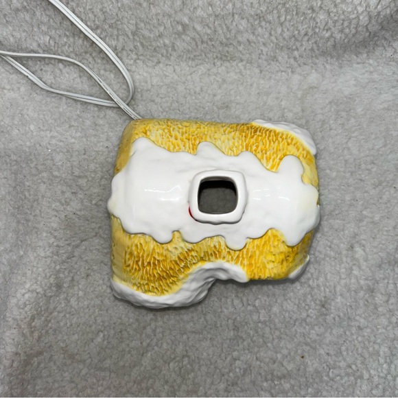 Christmas lighted yellow snow ceramic cottage 6.5" vintage made in Taiwan WORKS - Picture 4 of 10